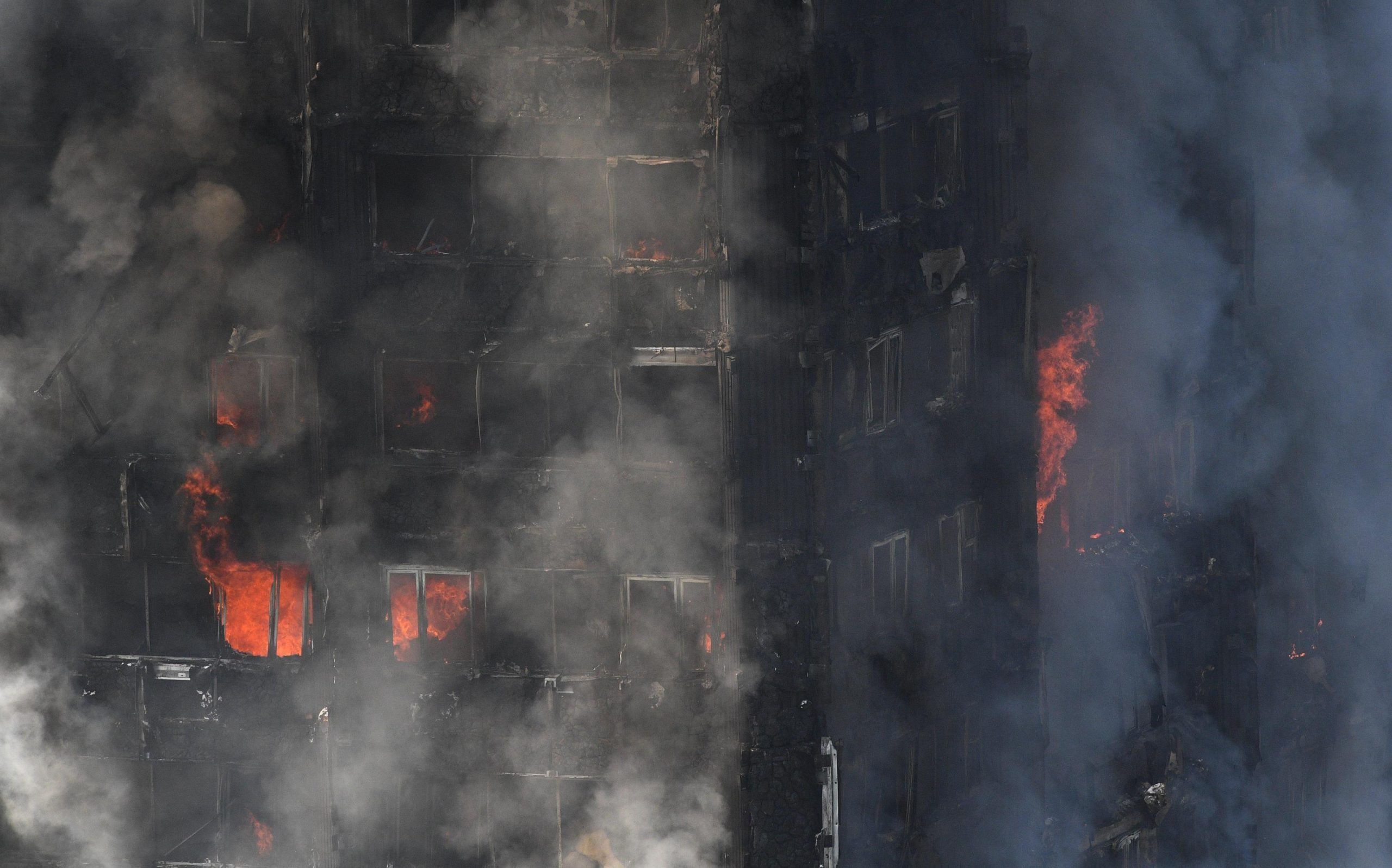 Incendio grattacielo Londra: «Colpa di un frigo, mesi per riconoscere i corpi»