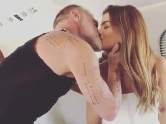 Gianluca Vacchi su Instagram bacio Ariadna Gutierrez