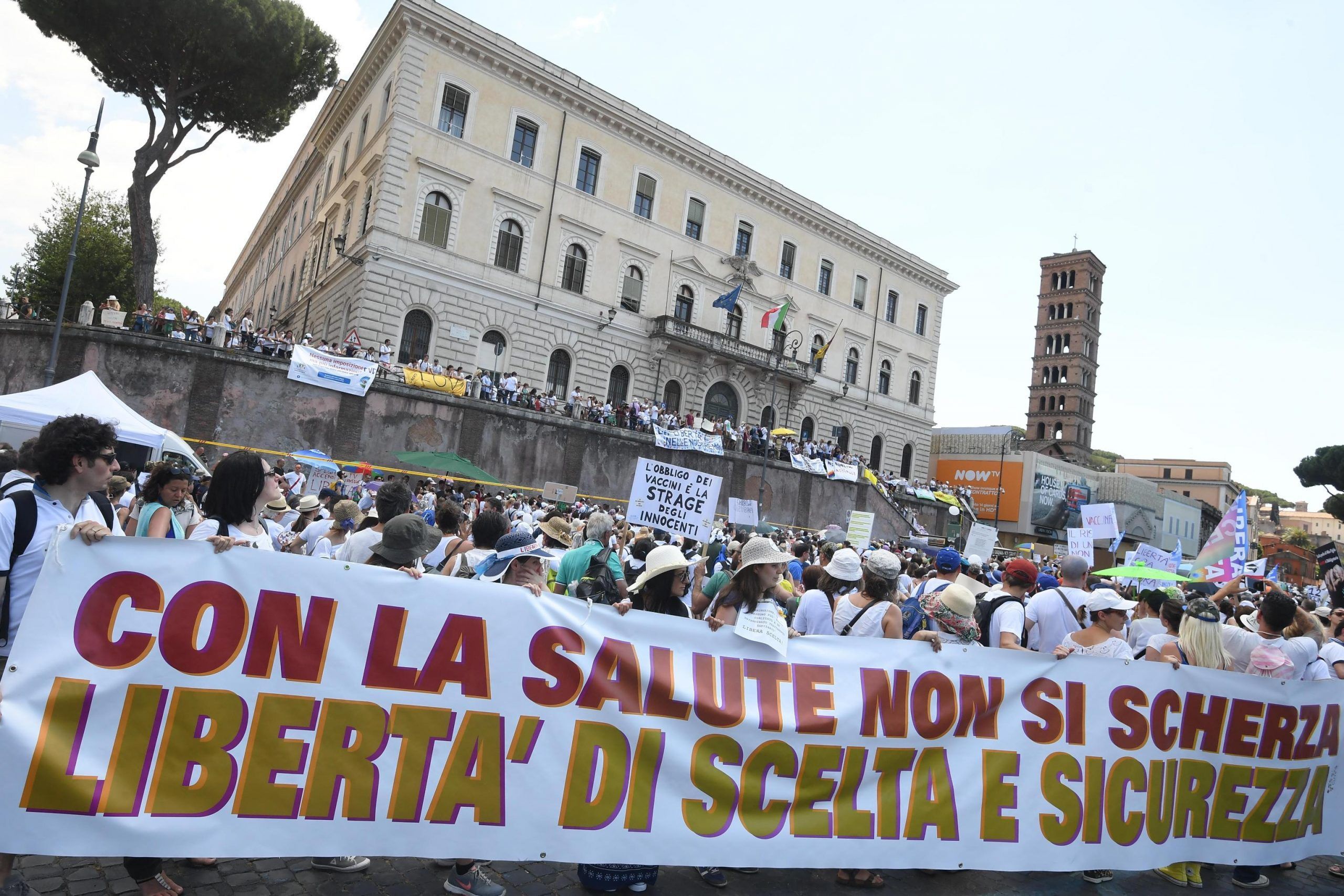 vaccini obbligatori Manifestazione Free Vax a Roma