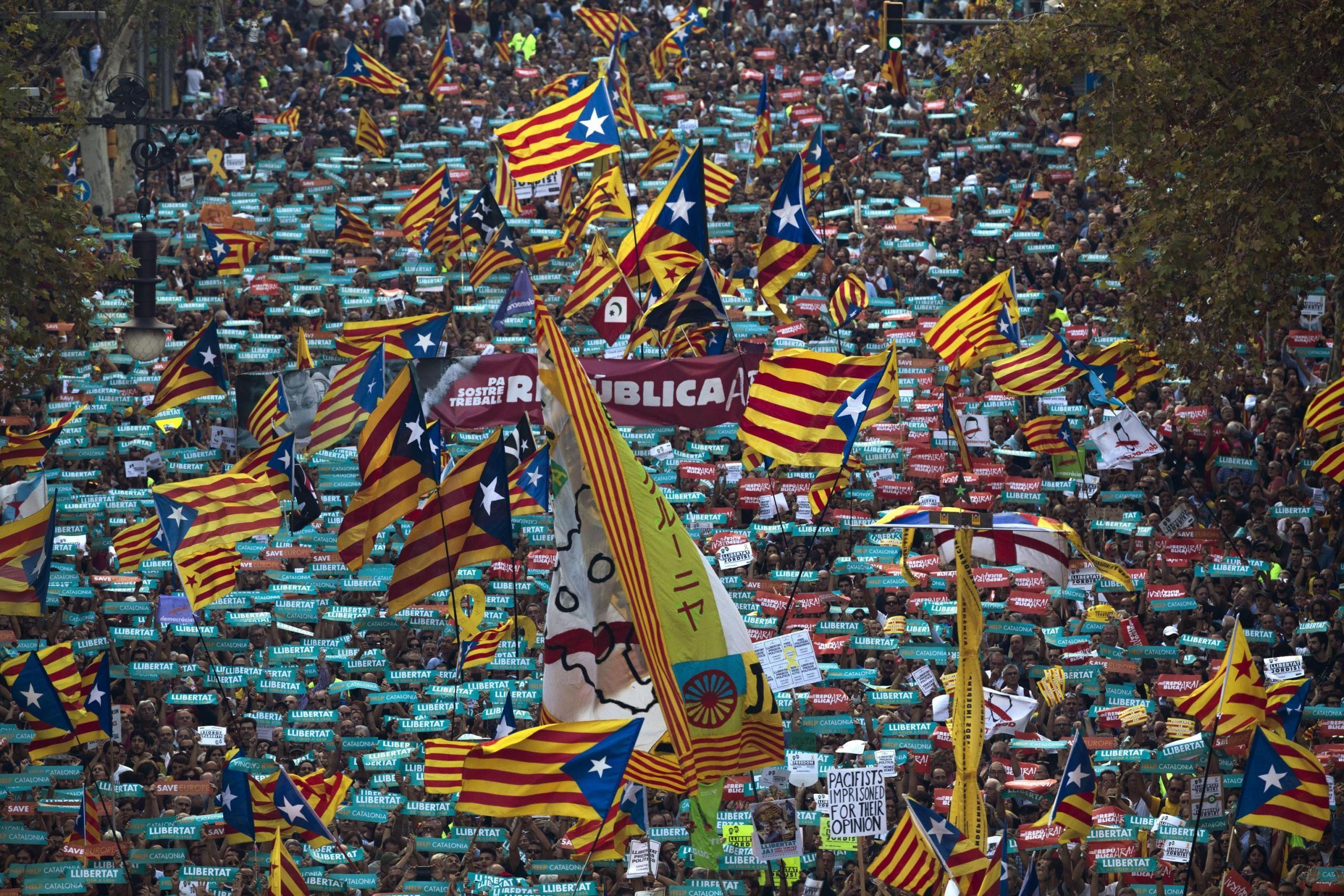 Indipendenza Catalogna, Madrid applica l’articolo 155: attesa la risposta del governo catalano