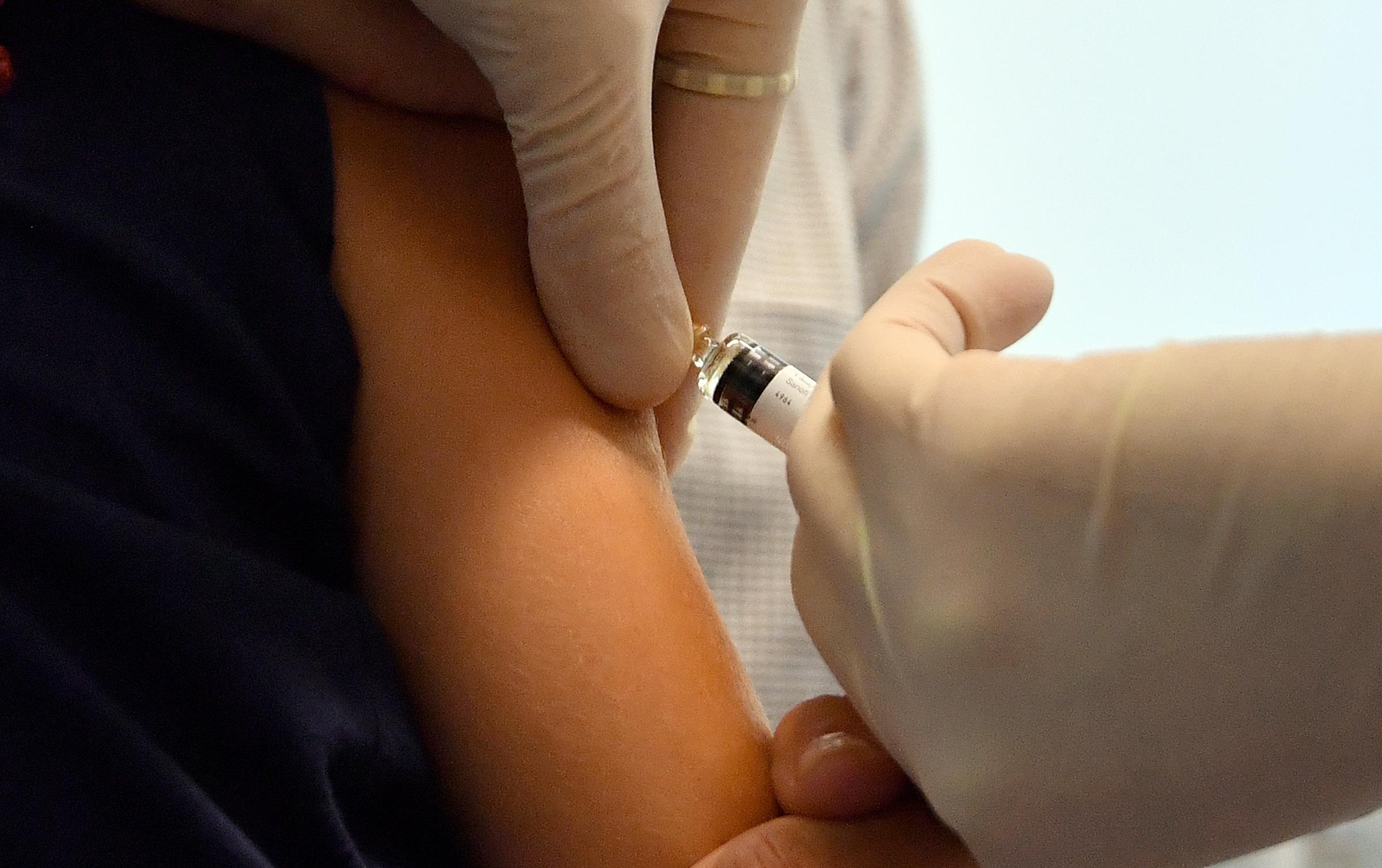 Vaccini: rischio ritorno effetti avversi molto basso