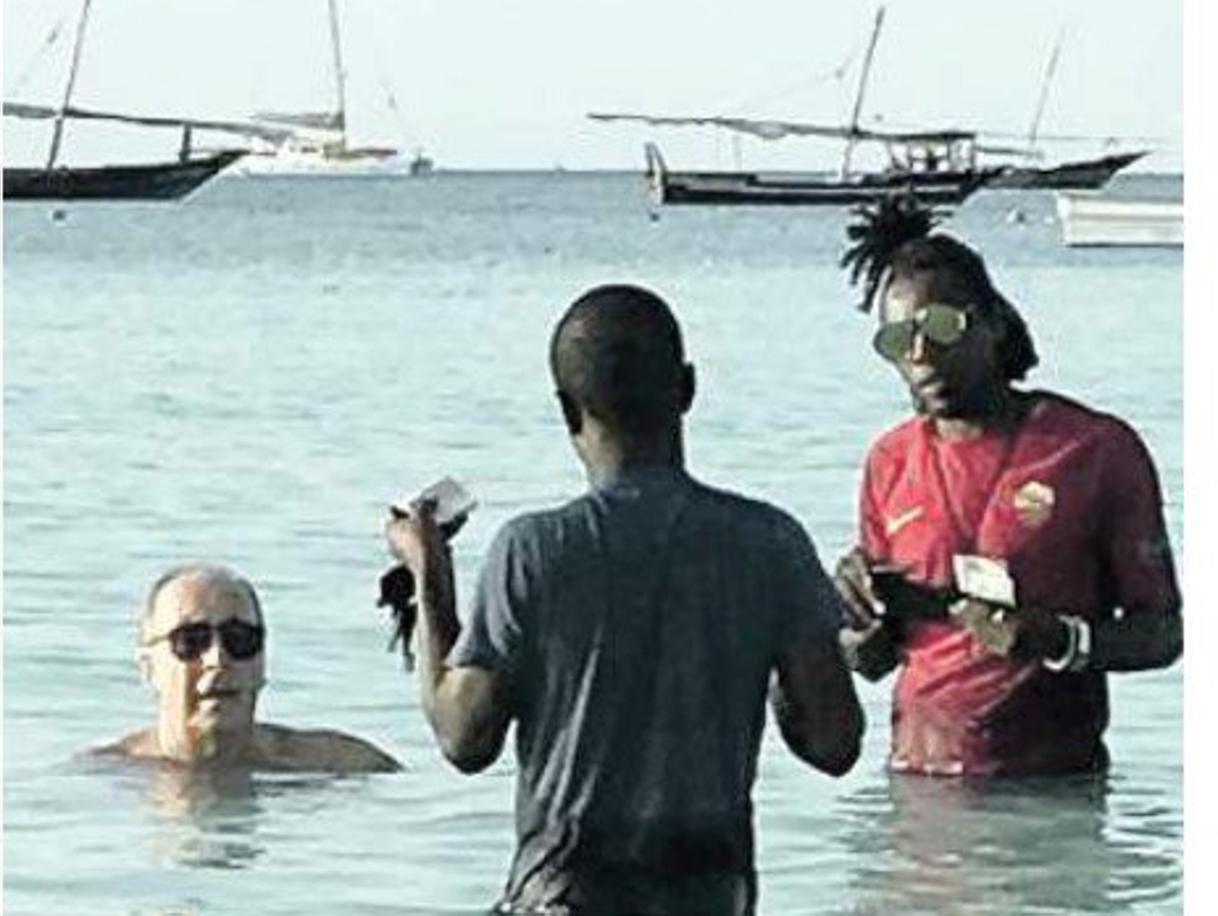 Gian Piero Ventura si riposa al mare dopo l’esonero: le foto da Zanzibar