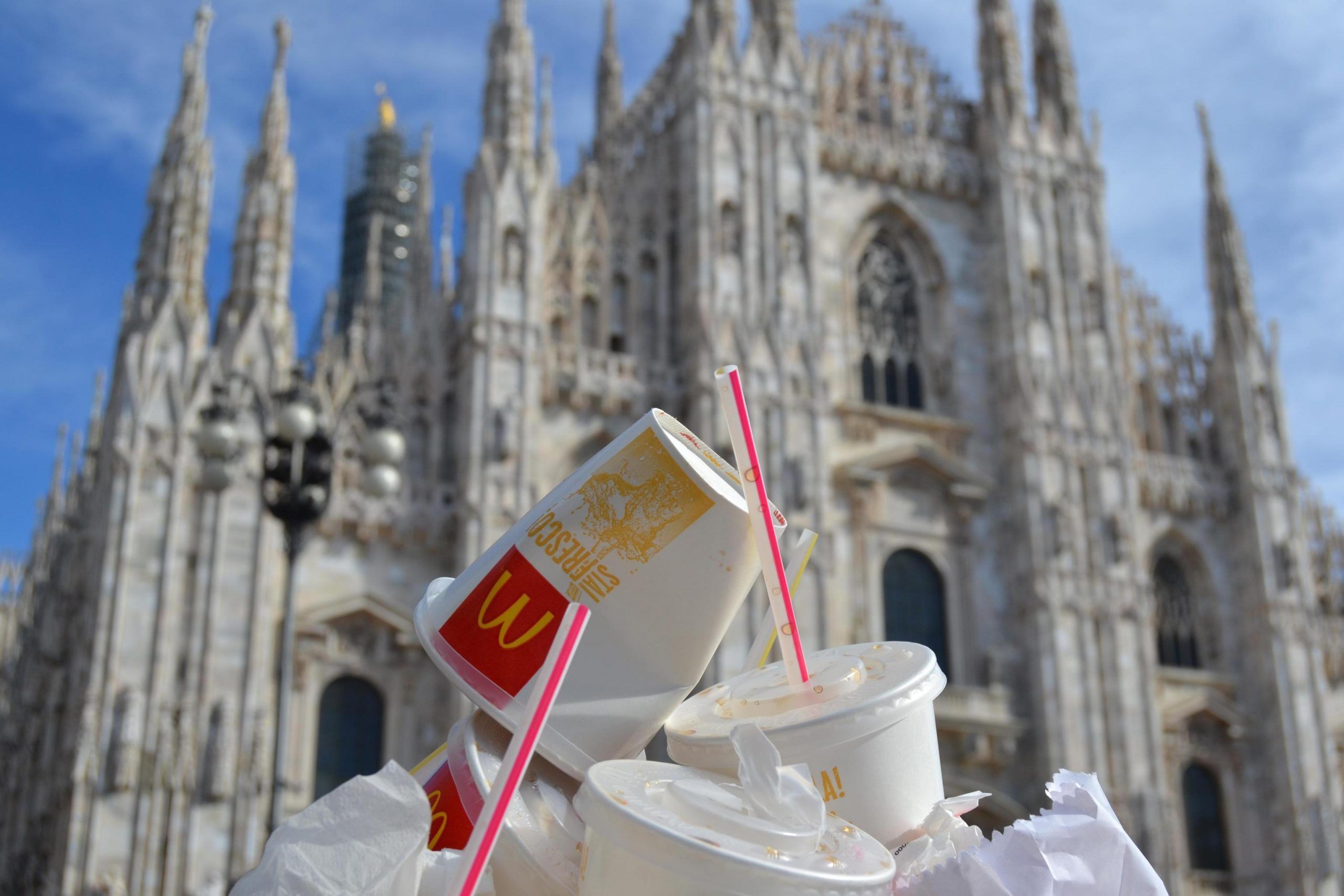 MC DONALD'S LAST DAY OF OPENING IN CENTRE OF MILAN