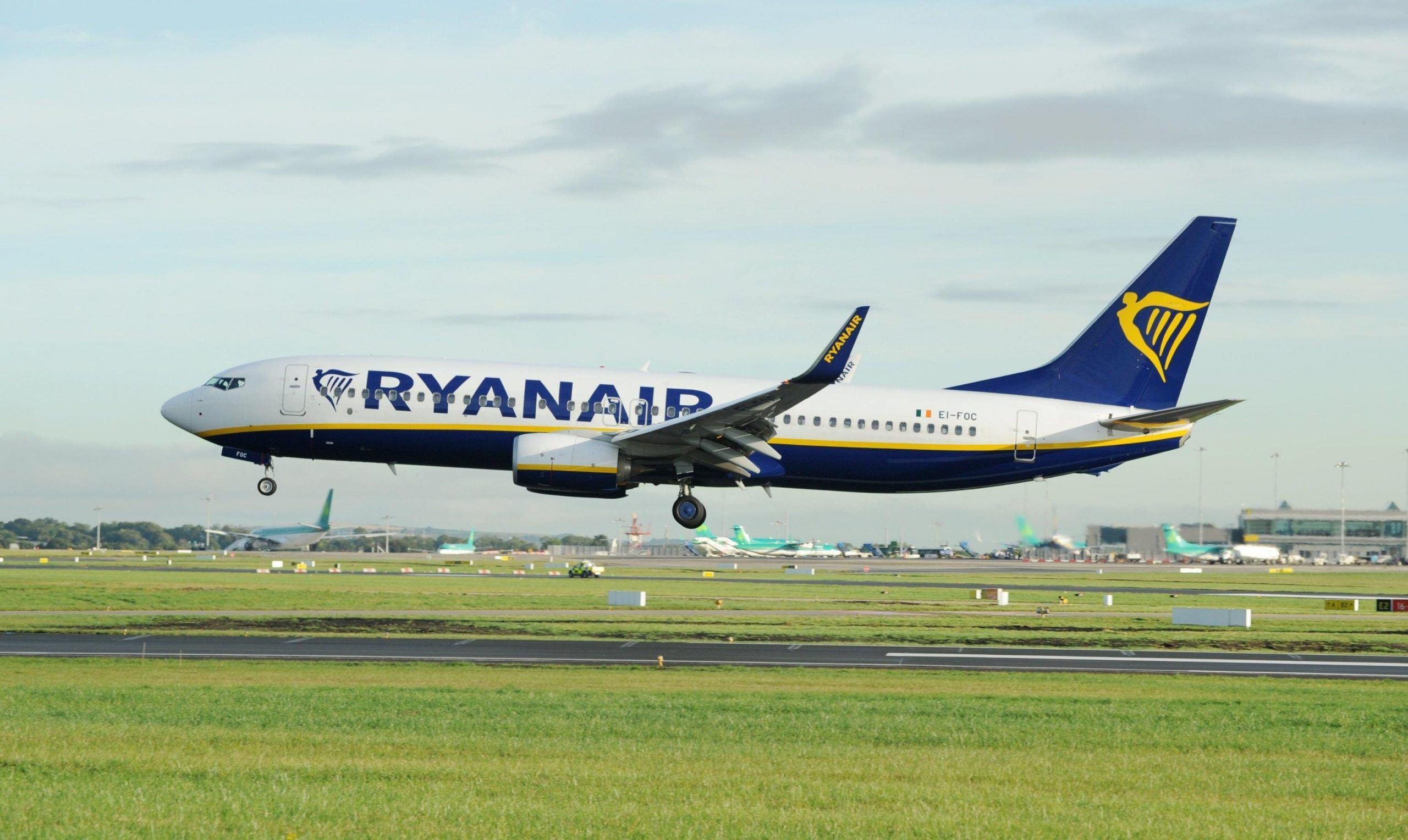 Ryanair multata dall’Antitrust: non informa i passeggeri dei loro diritti per i voli cancellati