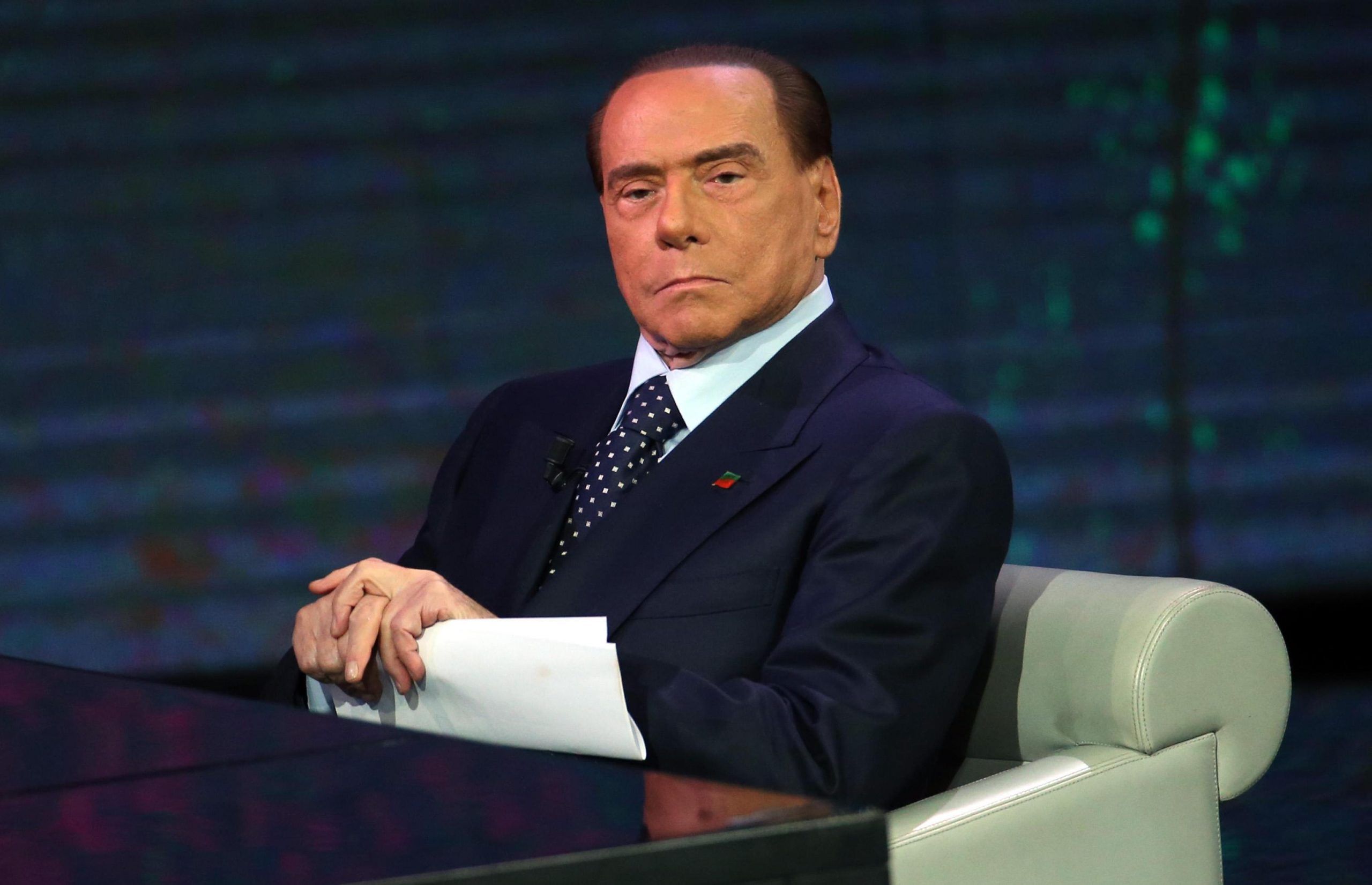 Berlusconi e la gara di pipì con Confalonieri: «Ha vinto lui»
