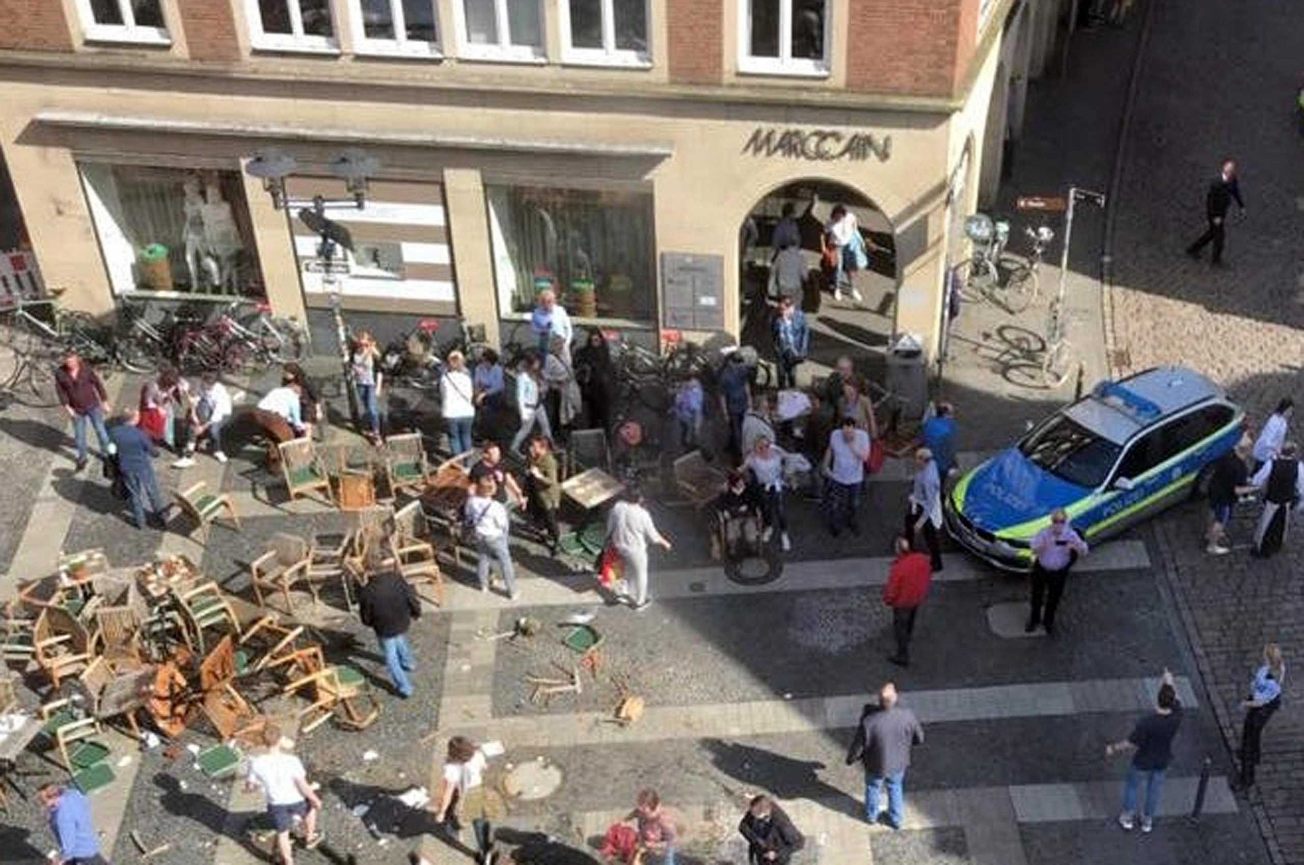 Furgone su folla a Muenster, 50 feriti,6 in pericolo di vita