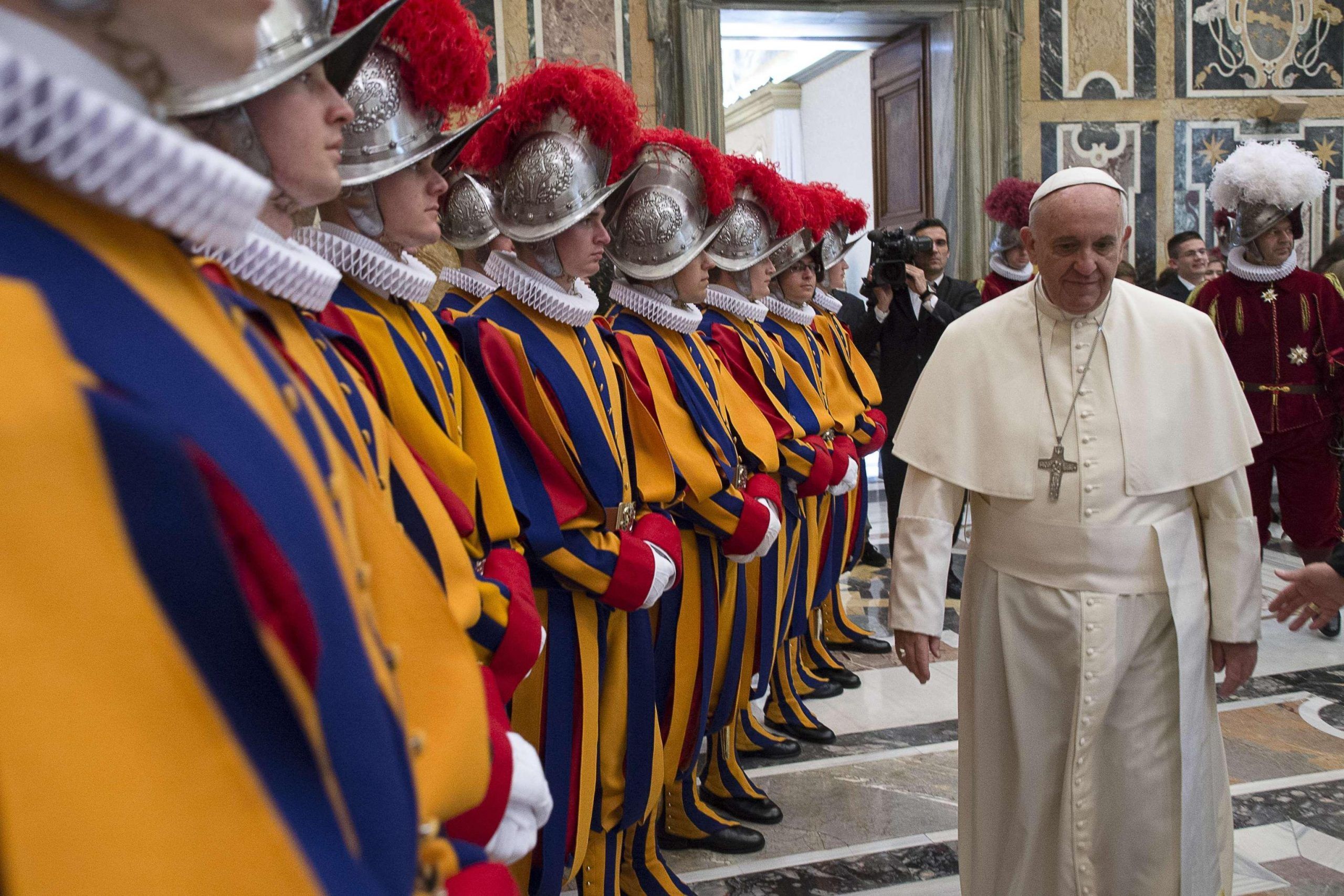 Il Vaticano senza ‘soldati’, guardie svizzere sotto organico e non si arruola più nessuno