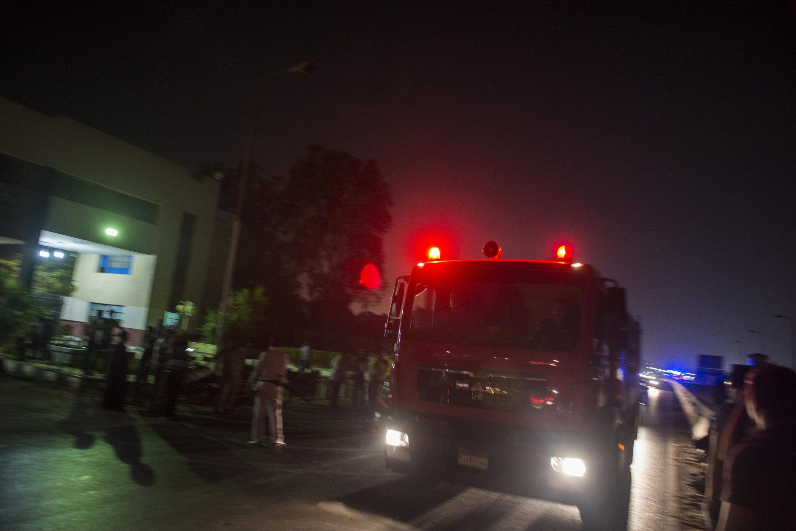 Il Cairo, maxi esplosione vicino all’aeroporto: fiamme, feriti e voli bloccati per alcune ore