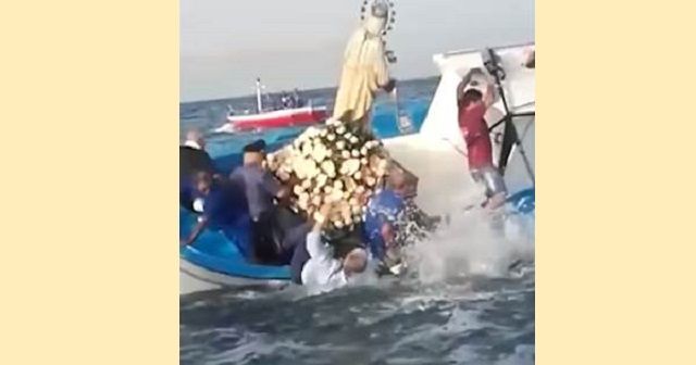 processione a mare della madonna a Roccalumera