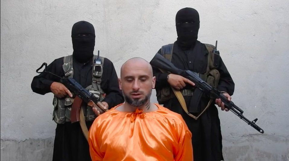 Alessandro Sandrini ostaggio in Siria appare in video: ‘Aiutatemi o mi uccideranno’