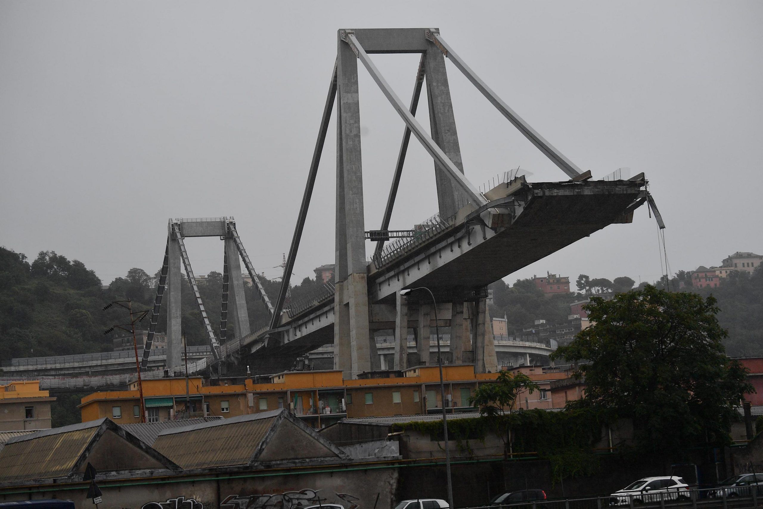Le bufale sul crollo del ponte Morandi di Genova circolate sui social
