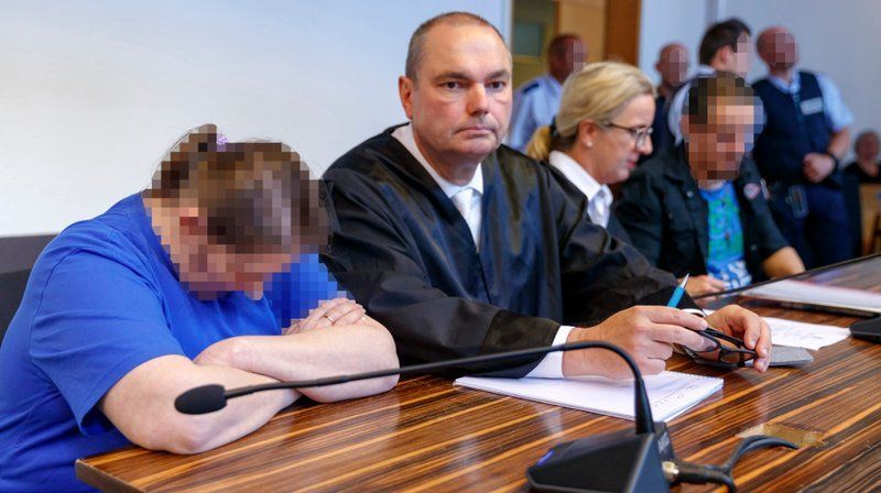 Vendevano il figlio ai pedofili sul Dark Web: condannati genitori in Germania