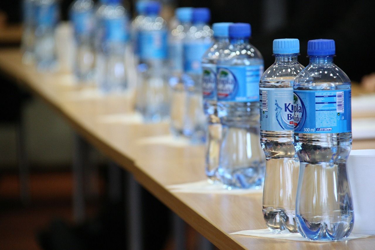 Furti in casa con le bottigliette d’acqua: la tecnica dei ladri che non lasciano alcun segno