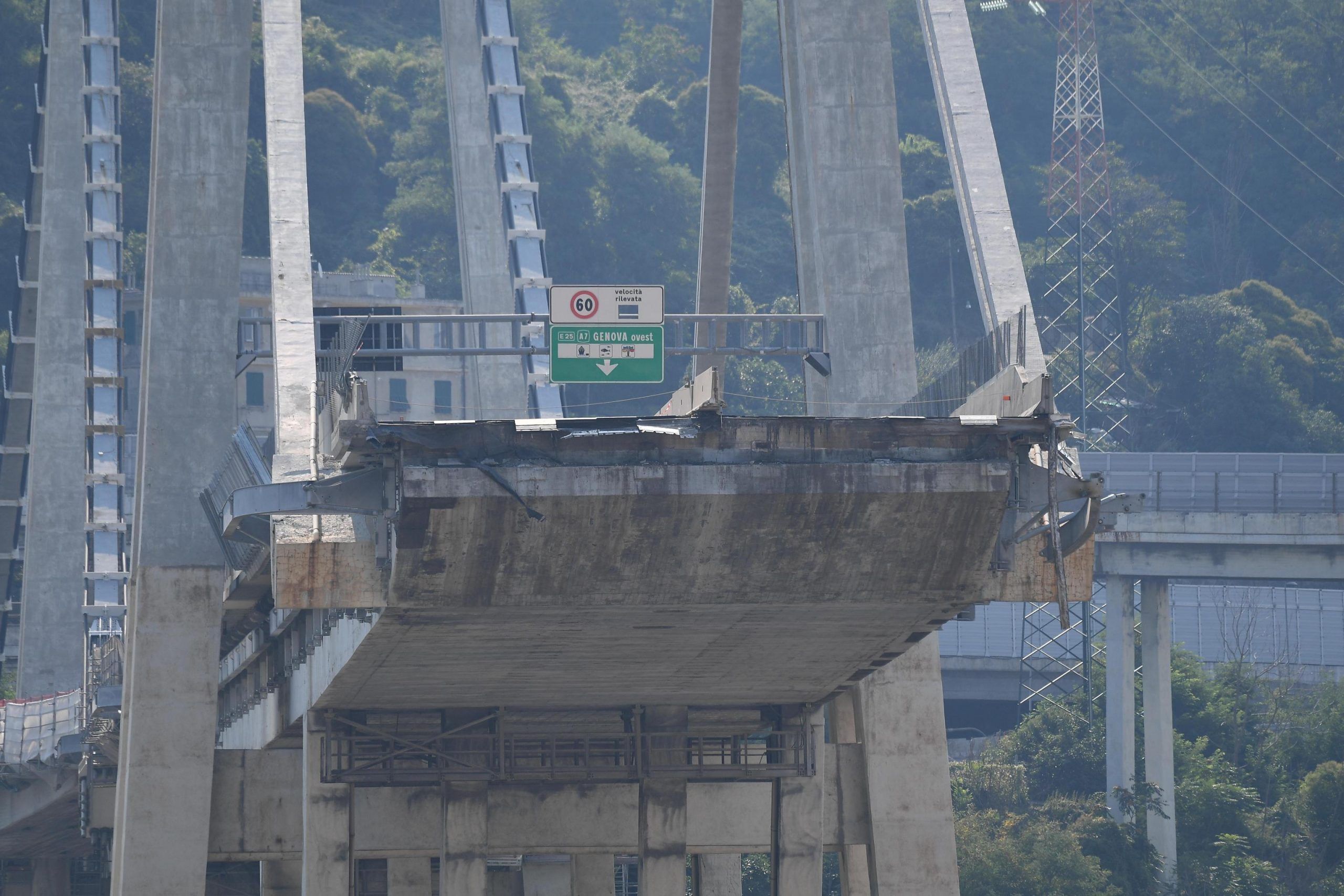 Ponte Morandi: crepa sulla pila 9 ripresa in un video 7 minuti prima del crollo