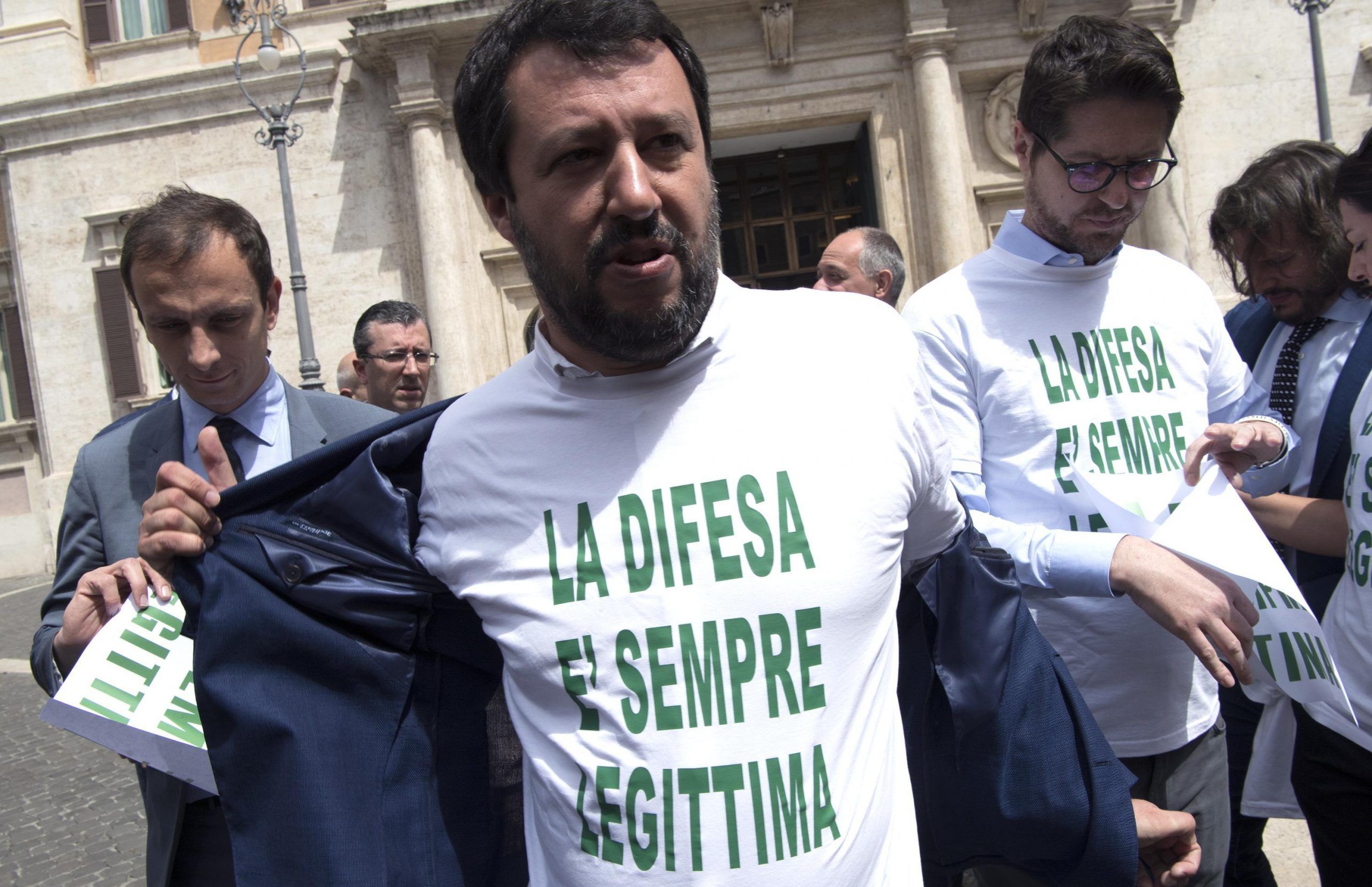 Legittima difesa: Salvini, affronto da governo clandestino