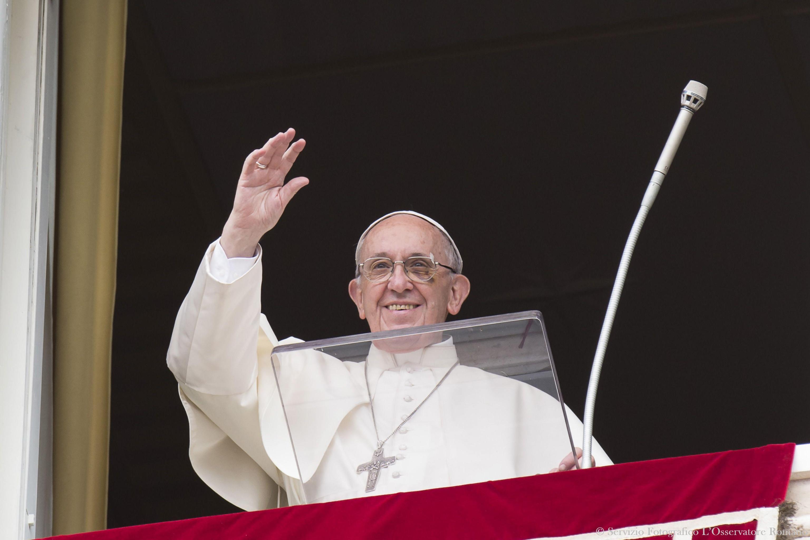 Papa Francesco: ‘Il lavoro dà dignità all’uomo, non sussidi e denaro’