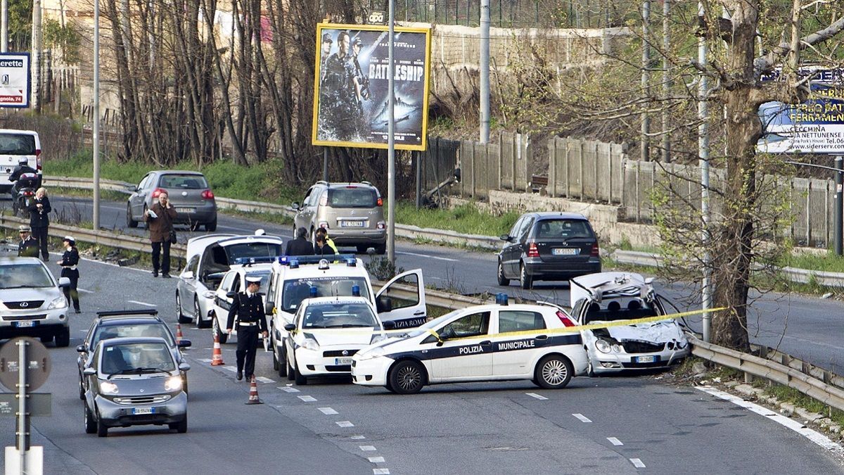 Roma: 50enne muore di infarto al volante della sua auto, sotto gli occhi dei suoi due figli