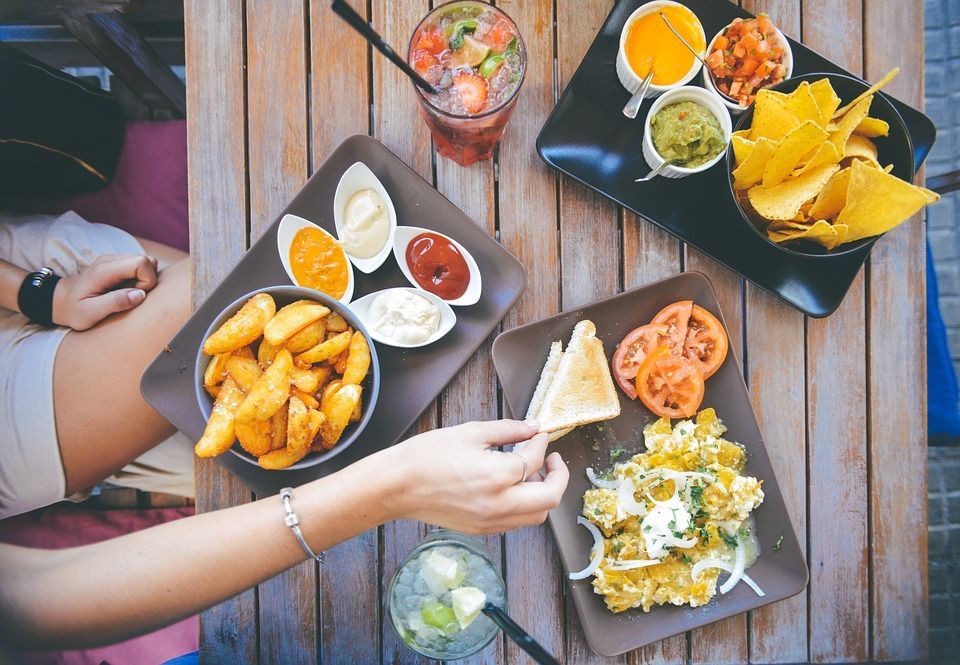 Italiani a tavola: gli errori più comuni e clamorosi a pranzo