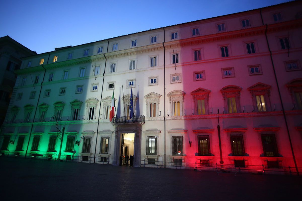 Palazzo Chigi tricolore