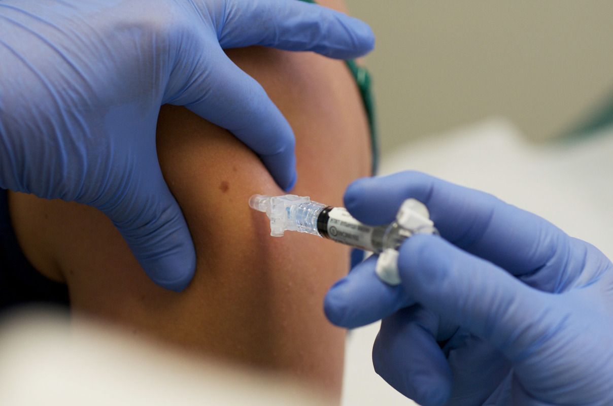 Conte: “Prime dosi del vaccino disponibili a inizio dicembre”