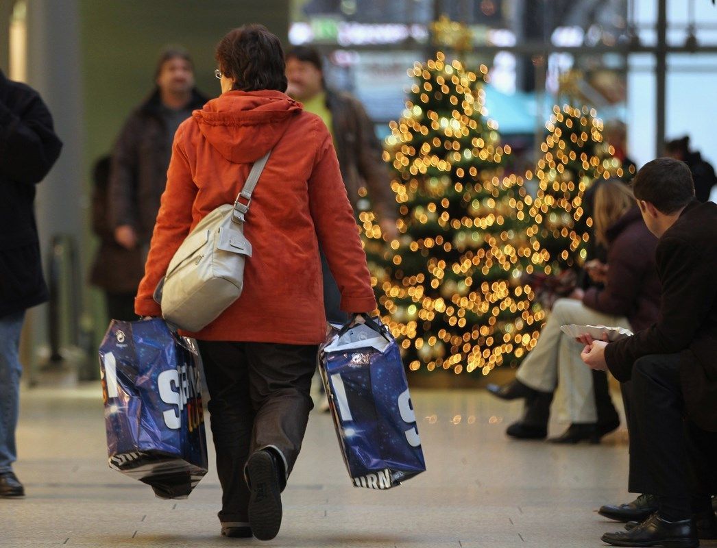 Lockdown a Natale? 25 miliardi di consumi in meno: i dati allarmanti del Censis