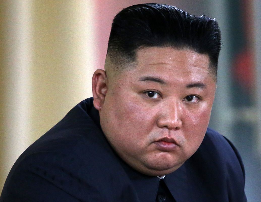 Corea del Nord, il dittatore Kim Jong-un in lacrime davanti alla nazione