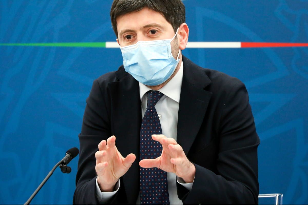 Il ministro della Salute Roberto Speranza in conferenza stampa per parlare dei contagi da Covid in Italia