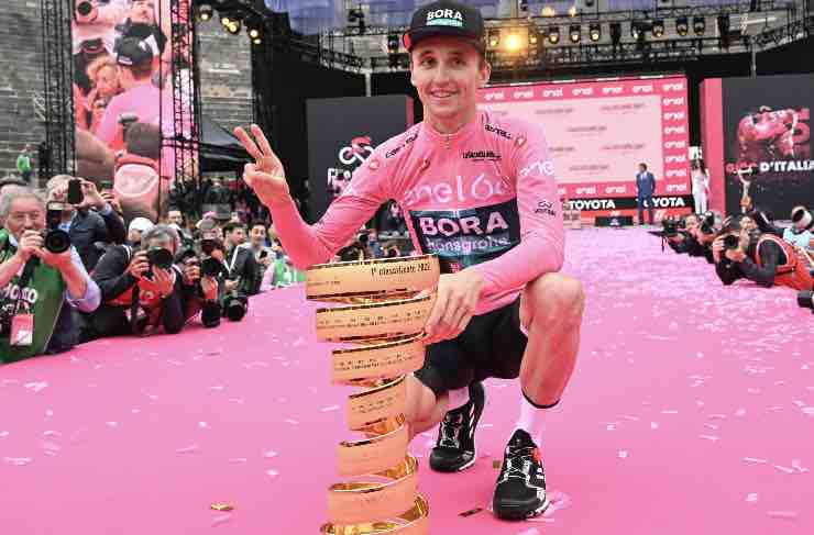 Hindley vince il Giro d'Italia