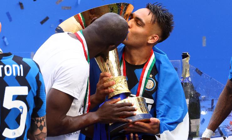 Lautaro e Lukaku festeggiano lo scudetto