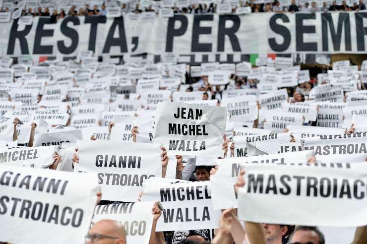 L'omaggio dei tifosi della Juventus