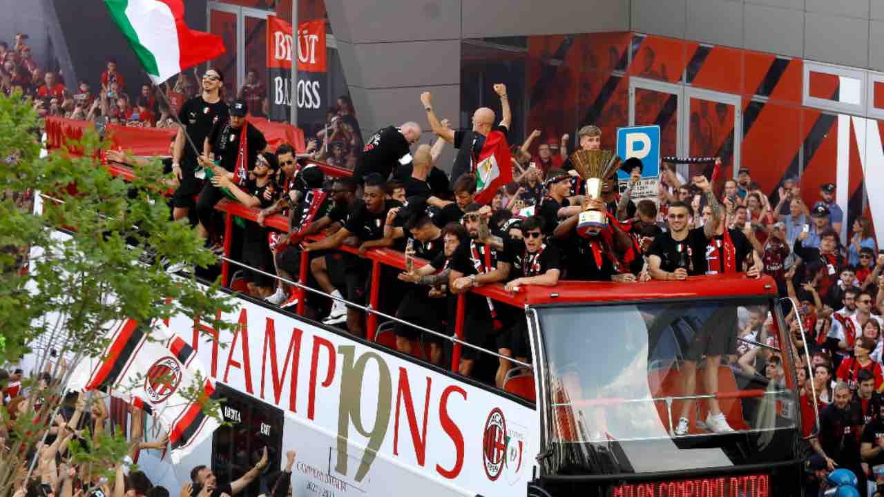 Il Milan festeggia lo scudetto (Ansa Foto)