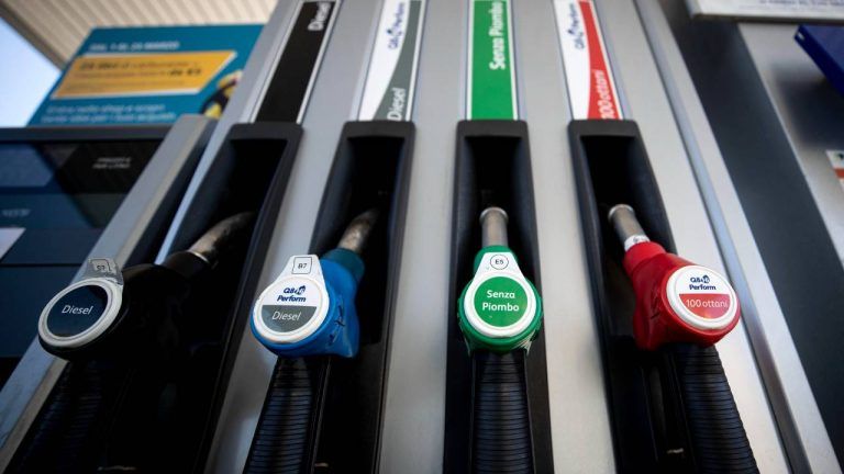 Carburanti Nuovi Forti Aumenti Alla Pompa Per Rialzo Quotazioni Petrolio