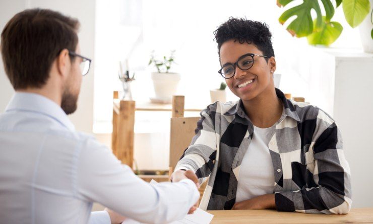 Ragazza ad un colloquio di lavoro