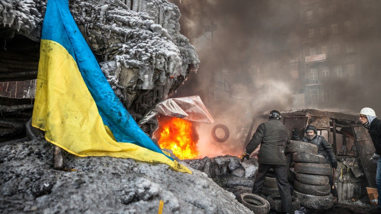 I russi sganciano bombe verso l'acciaieria ucraina