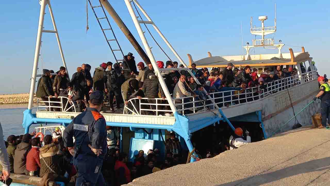 barcone migranti a Pozzallo