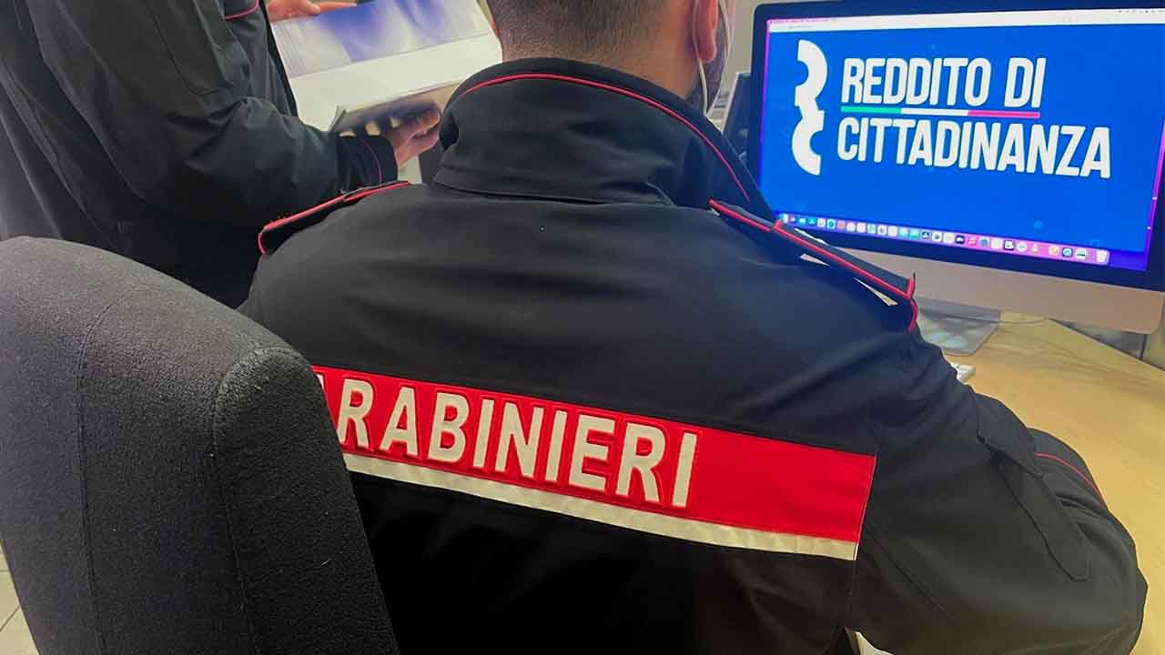 carabiniere controlla reddito di cittadinanza