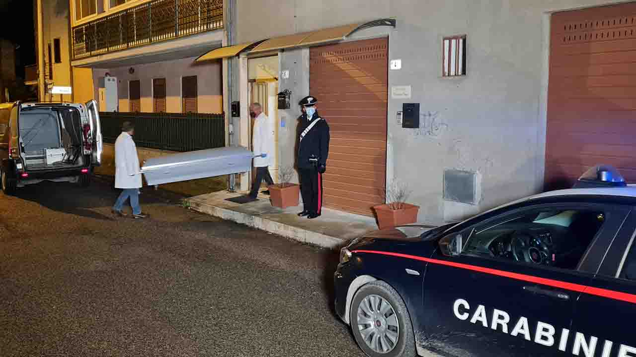carabinieri sul luogo del delitto a Vetralla