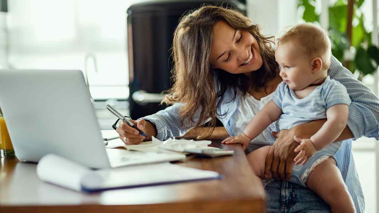 Lavoratrice con figlio