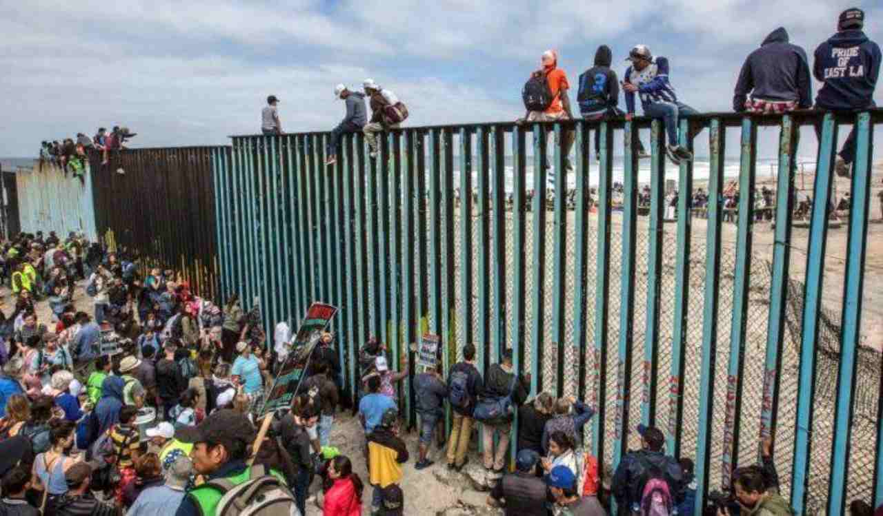 Migranti confine Messico e USA
