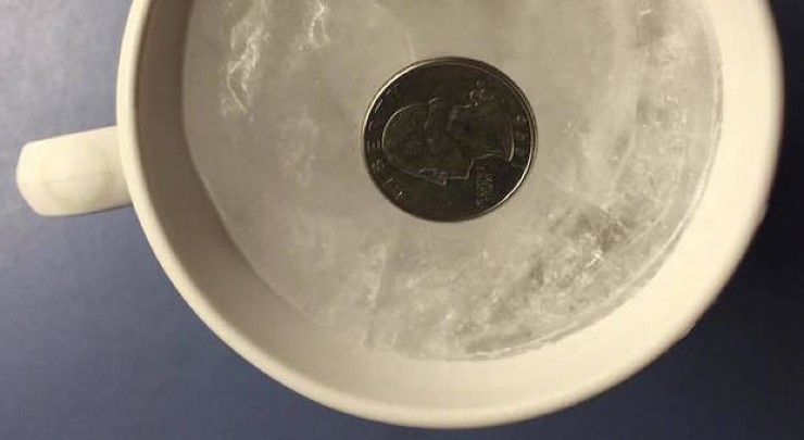 moeda no congelador 