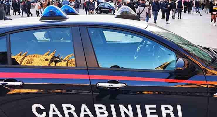 Auto dei carabinieri a Milano