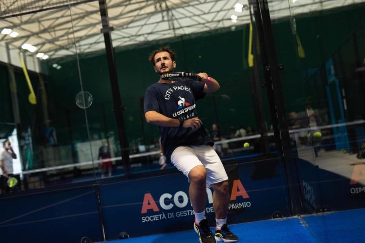 Andrea Rombolà durante una partita di Padel