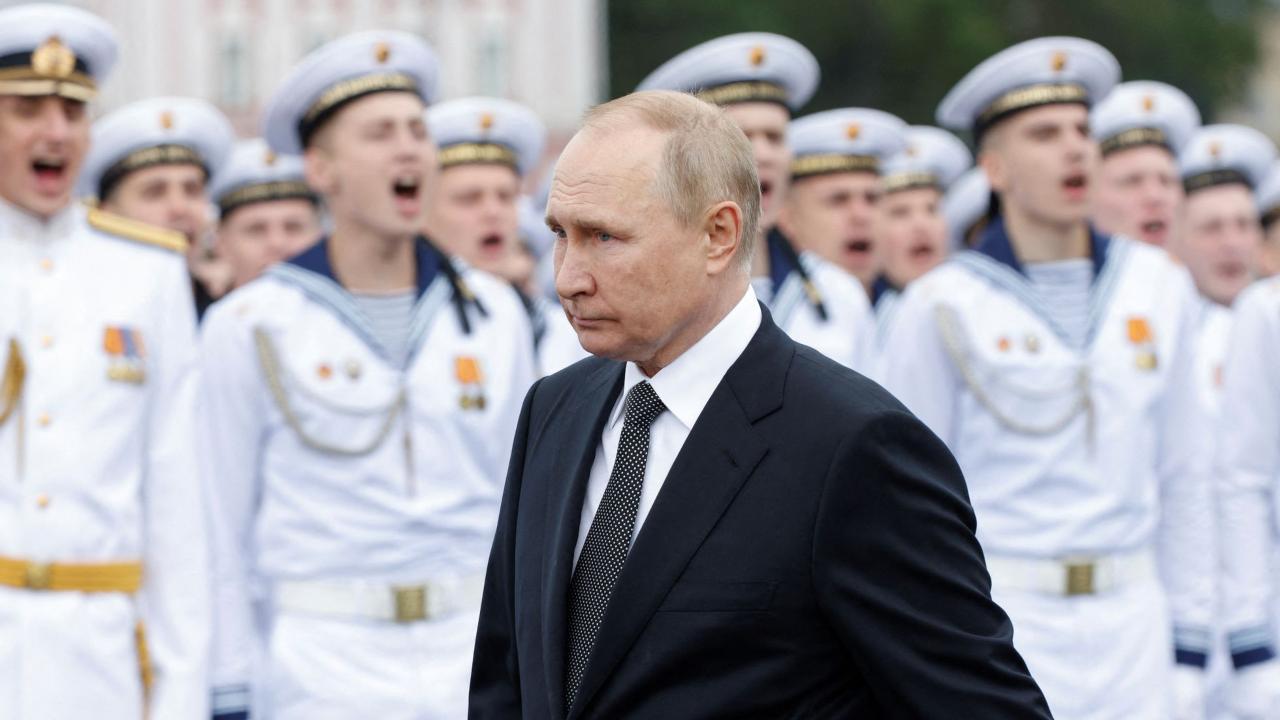 Putin alla parata della Marina Russa