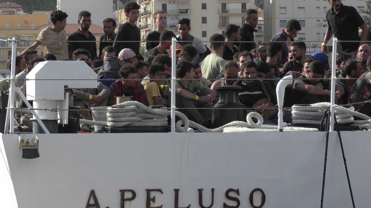 Barca carica di migranti