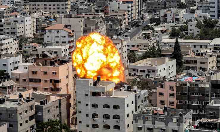 Israele bombarda la striscia di Gaz