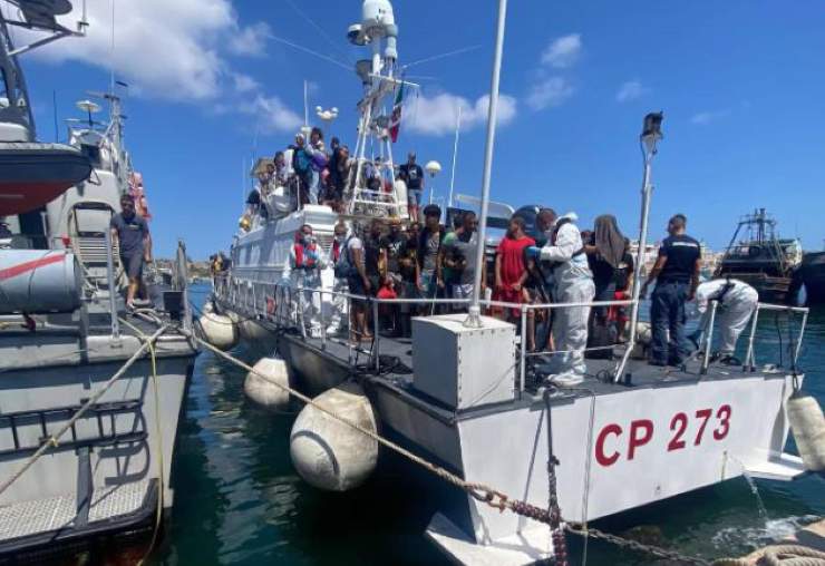Sbarchi di migranti a Lampedusa - Nanopress.it 