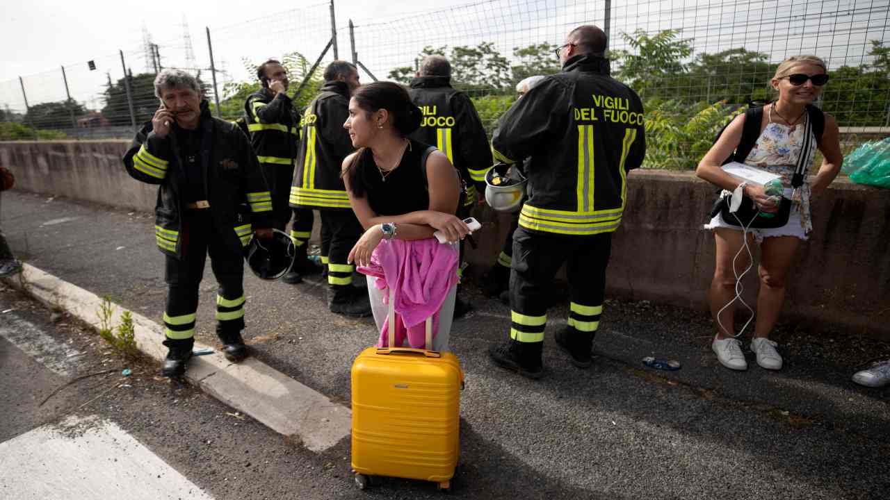 Vigili del fuoco sul luogo dell'incidente