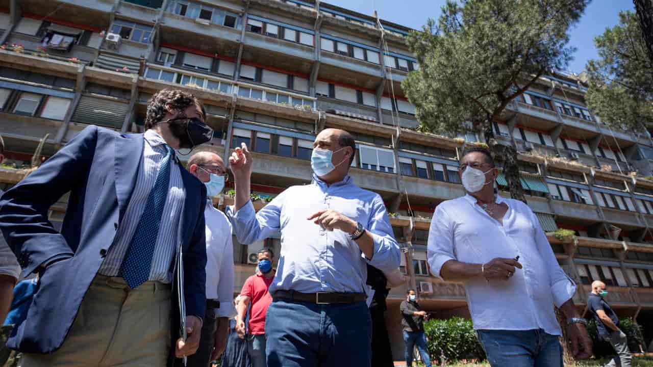 Zingaretti alle case popolari