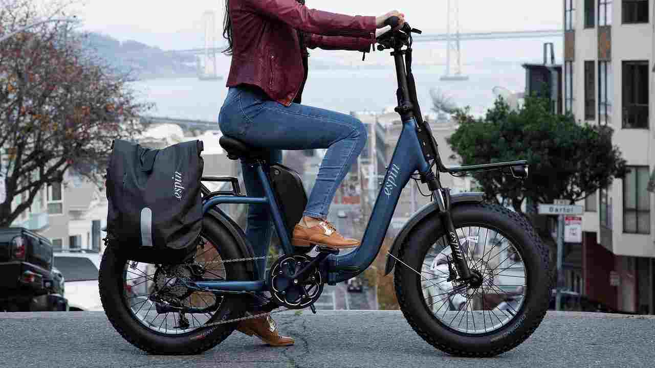 Bicicletta elettrica in citta