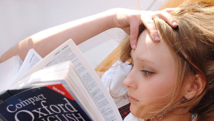 Bonus cultura ragazza che studia